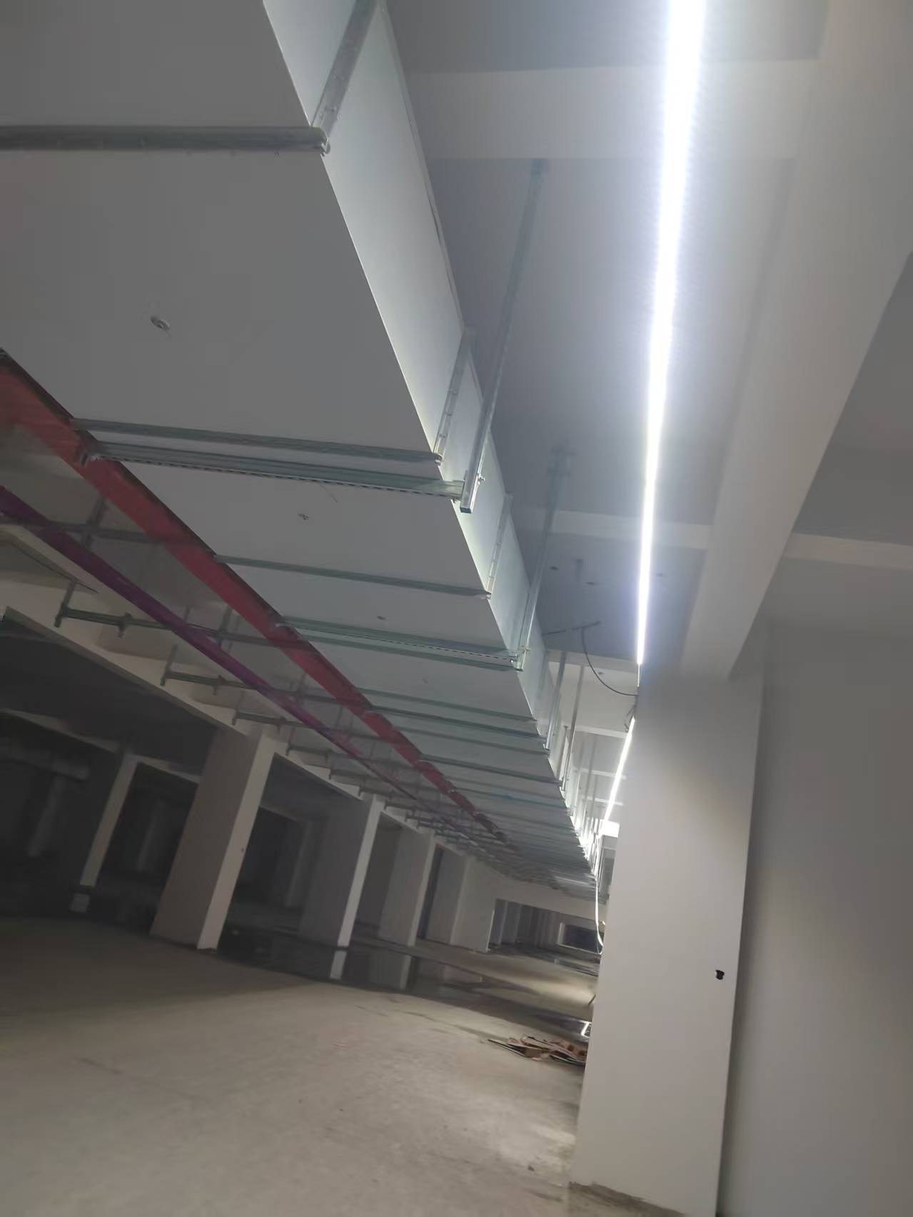 走廊大跨度排烟管路敷设实景